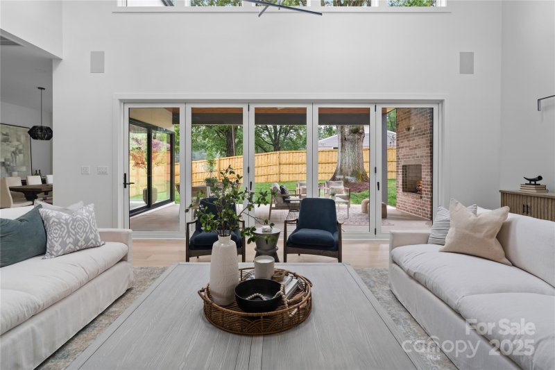 Property image 5 of 3822 Topsfield Road in Cotswold, Charlotte, NC 28211