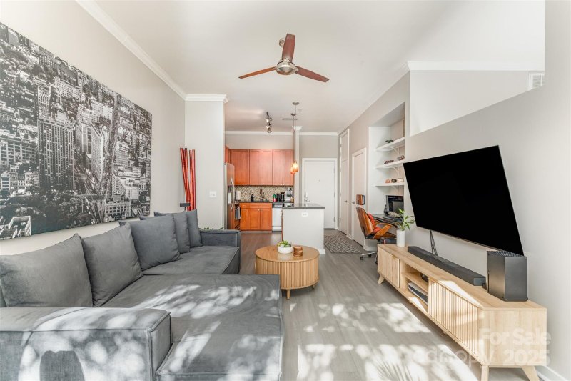 Property image 5 of 525 E 6th Street in Court 6, Charlotte, NC 28202