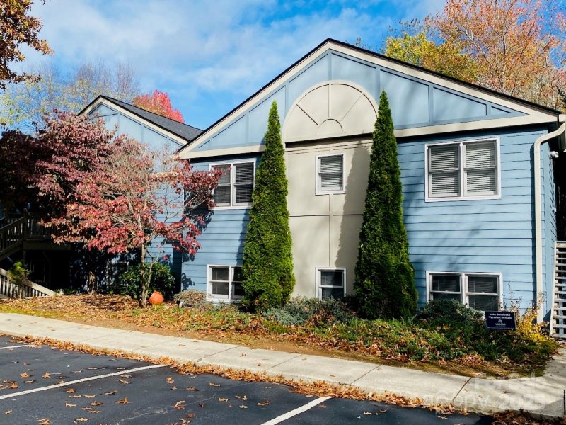 Property image 2 of 109 Tri Vista Drive in Tri Vista Villas, Lake Junaluska, NC 28745