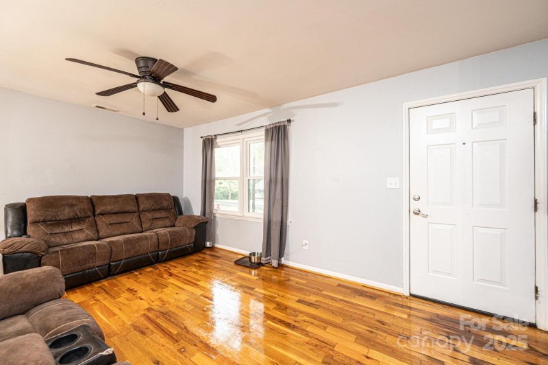 Property image 4 of 5648 Claridge Drive in Homestead, Hickory, NC 28602