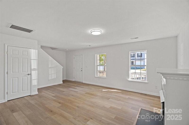 Property image 2 of 5628 Henderson Oaks Drive in Henderson Oaks, Charlotte, NC 28269