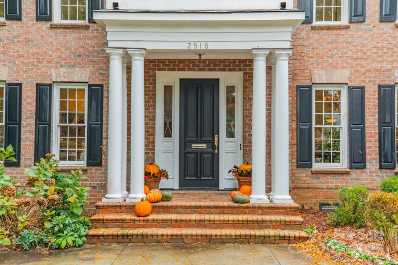 Property image 2 of 2516 Selwyn Avenue in Myers Park, Charlotte, NC 28209