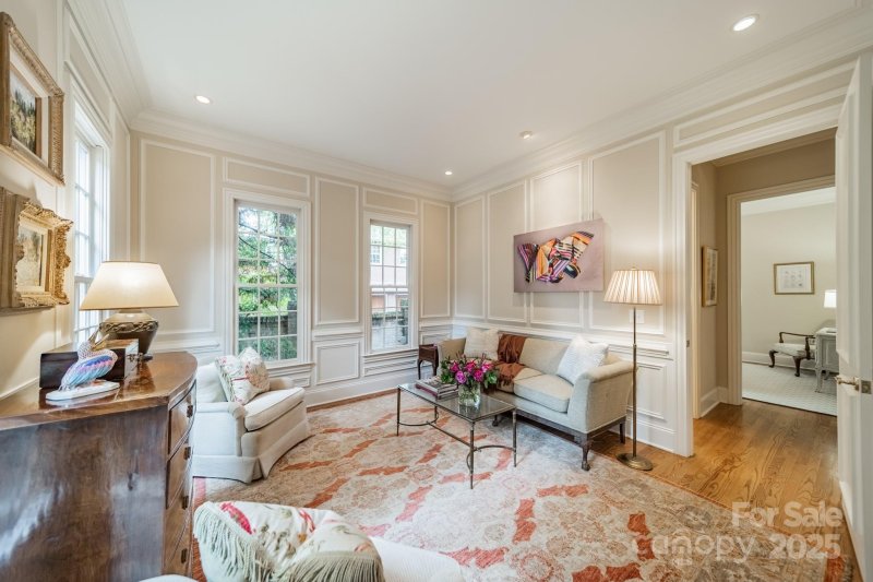 Property image 4 of 2516 Selwyn Avenue in Myers Park, Charlotte, NC 28209