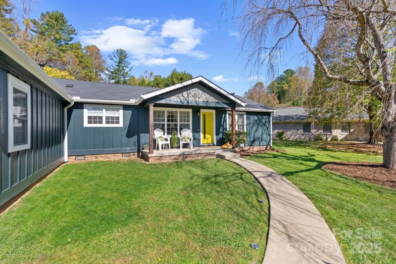 Property image 2 of 2375 Rosemont Court in Rosemont, Hendersonville, NC 28791