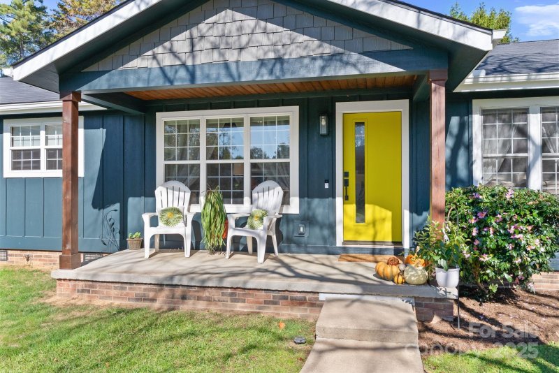 Property image 3 of 2375 Rosemont Court in Rosemont, Hendersonville, NC 28791