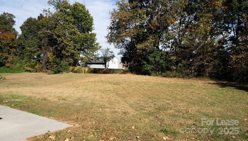 Property image 3 at 2219 Heather Glen Lane, Charlotte, NC 28208