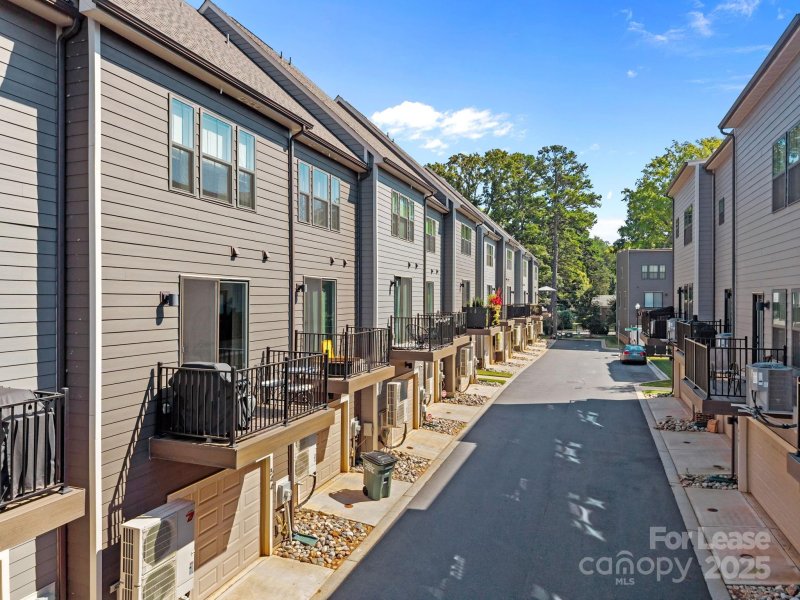 Property image 2 of 544 Billingsley Road in Wendover Green, Charlotte, NC 28211