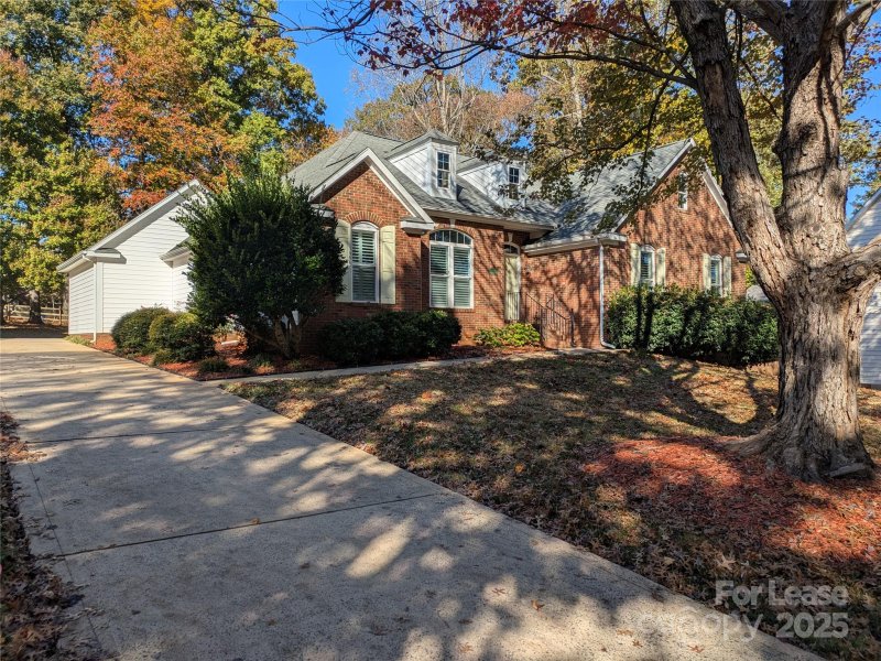 Property image 3 of 207 Chandeleur Drive in Harbor Cove, Mooresville, NC 28117