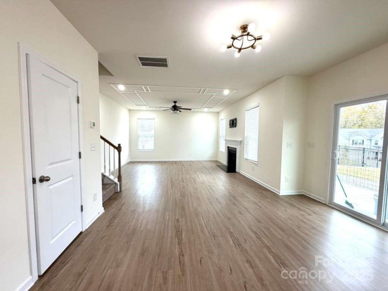 Property image 5 of 7105 Wheyfield Drive in Selwyn Landing, Charlotte, NC 28215