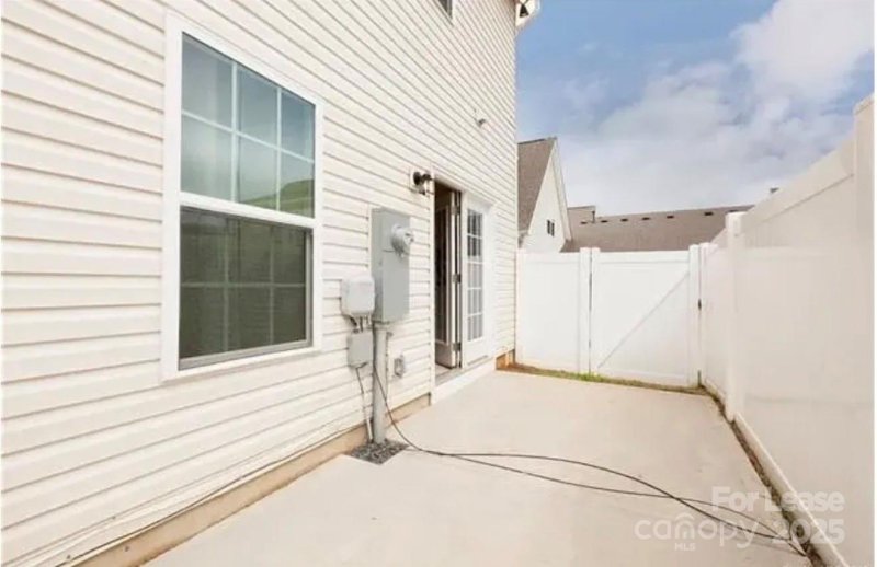 Property image 2 of 7429 White Elm Lane in Stonegrove, Charlotte, NC 28273