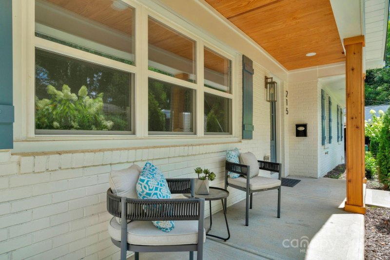 Property image 3 of 215 Wyanoke Avenue in Chantilly, Charlotte, NC 28205