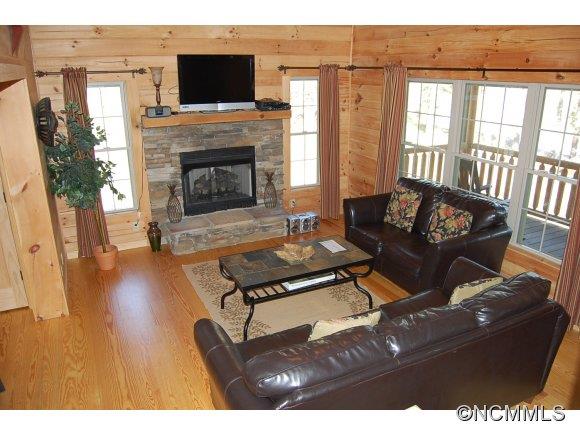 Property image 2 at 164 Oscelake Way, Hendersonville, NC 28739