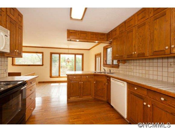 Property image 5 at 9 Sourwood Lane, Fletcher, NC 28732