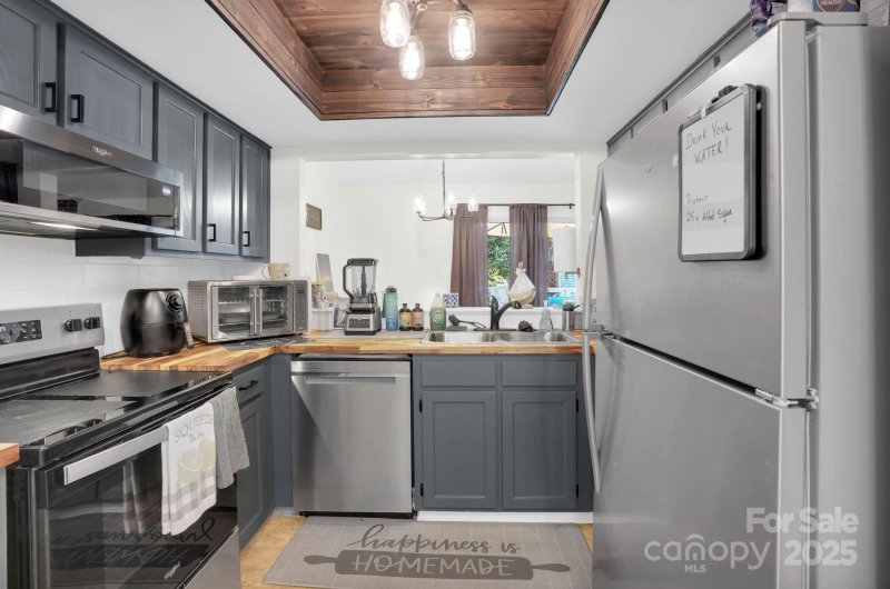 Property image 4 of 2911 Iron Gate Lane in Firethorne, Charlotte, NC 28212