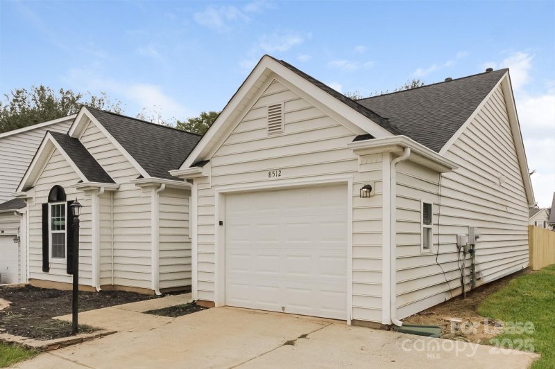 Property image 3 of 8512 Galena View Drive in Brownestone, Charlotte, NC 28269