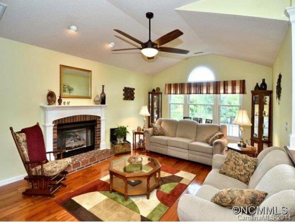 Property image 3 at 23 Old Applewood Lane, Hendersonville, NC 28739