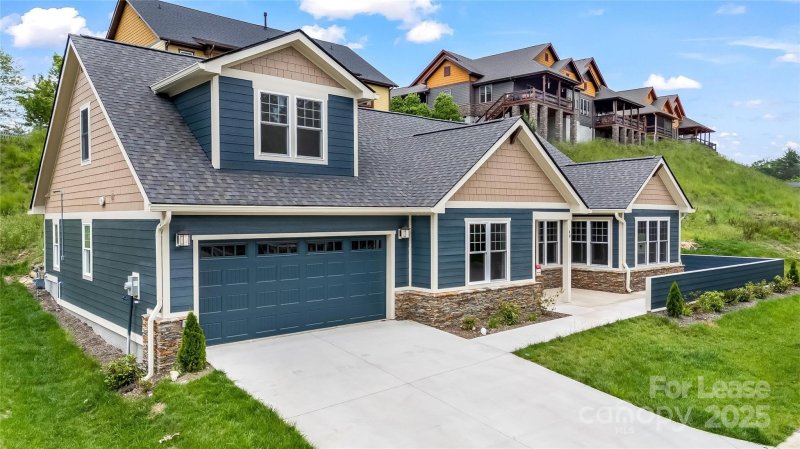 Property image 2 of 48 Creekside View Drive in Pinebrook Farms, Asheville, NC 28804