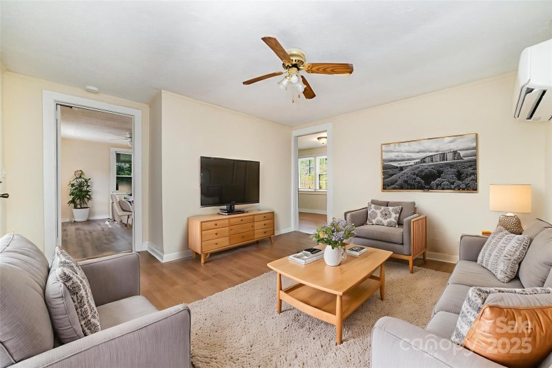 Property image 2 of 1028 East Drive in Linwood Park, Gastonia, NC 28052