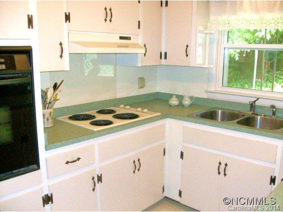 Property image 3 at 26 Pinehurst Court, Asheville, NC 28805