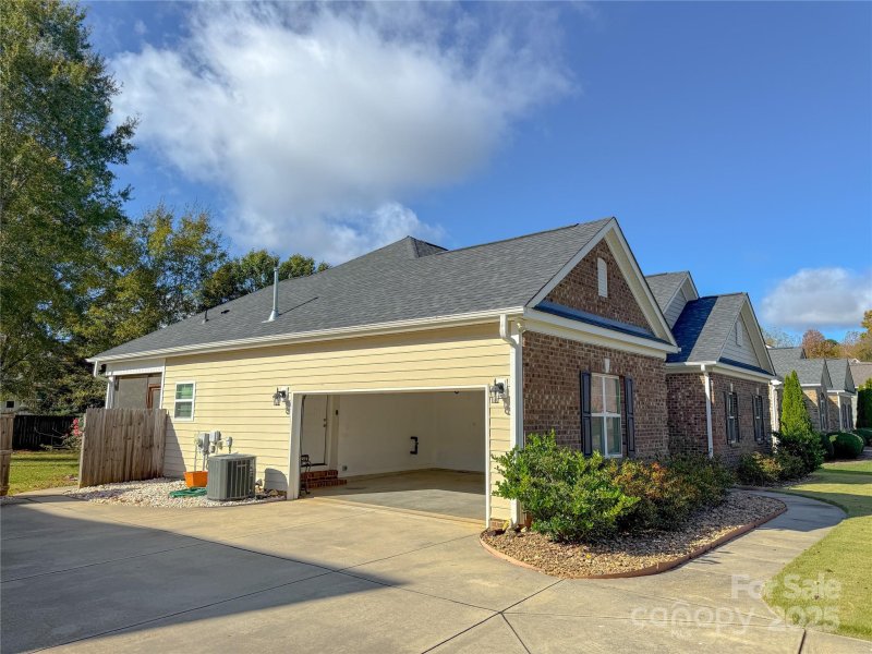 Property image 5 of 128 Coral Rutledge Drive in Rhynes Estate, Mount Holly, NC 28120