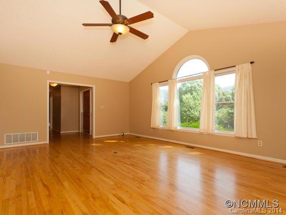 Property image 3 at 9 Weston Heights Dr, Asheville, NC 28803