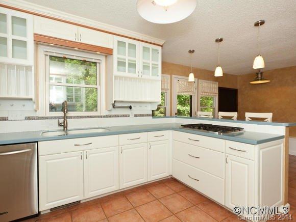 Property image 4 at 9 Weston Heights Dr, Asheville, NC 28803