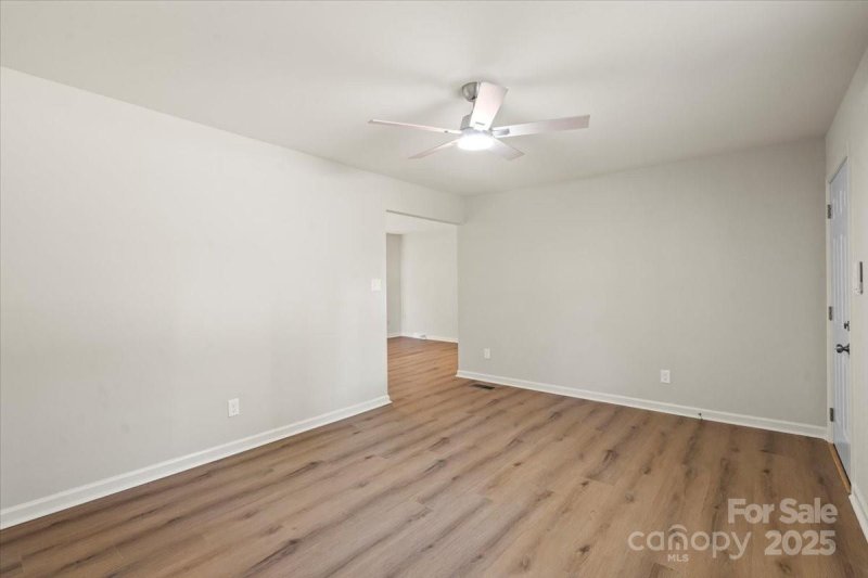 Property image 5 of 6134 Mayridge Drive in Eastbrook Woods, Charlotte, NC 28215