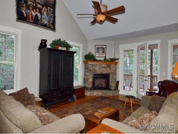 Property image 3 at 15 Nuthatch Court, Fairview, NC 28730