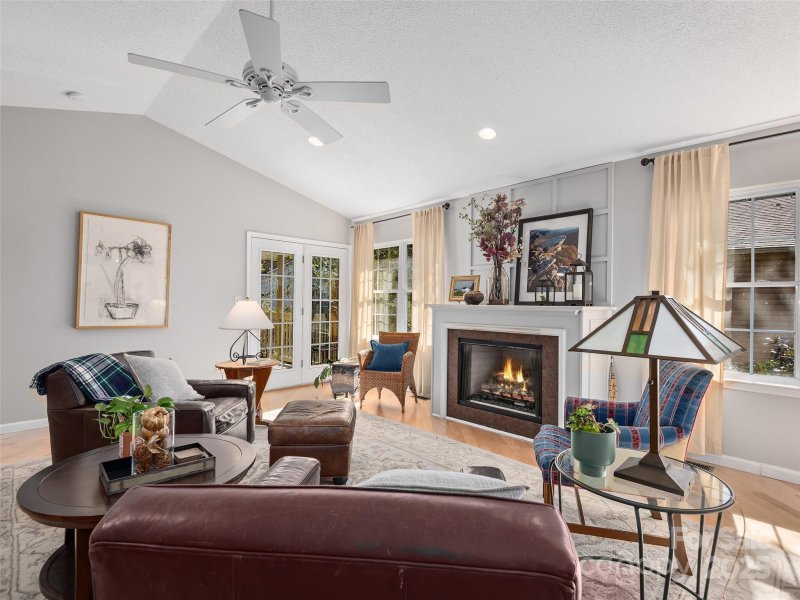 Property image 3 of 111 Wildwood Forest Lane in Glens of Aberdeen, Mills River, NC 28759