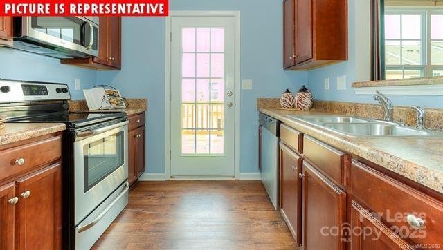 Property image 2 of 6030 Guildford Hill Lane in Guildford Townhomes, Charlotte, NC 28215