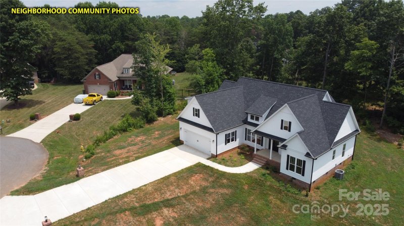 Property image 4 of 250 Donsdale Drive in Donsdale, Statesville, NC 28625