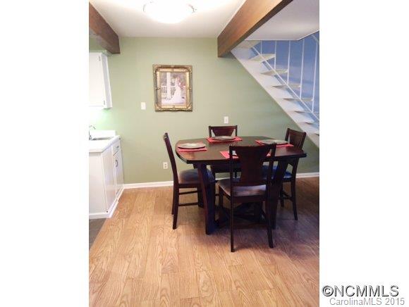 Property image 3 at 8 Lakemoor Lane, Hendersonville, NC 28739