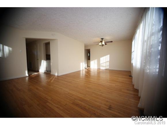 Property image 3 at 2 Sunset Drive, Swannanoa, NC 28778