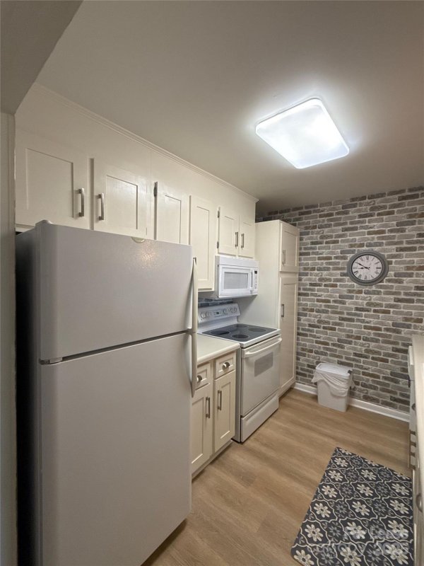 Property image 5 of 1323 Queens Road in Myers Park, Charlotte, NC 28207