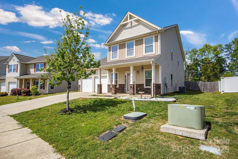 Property image 2 of 12820 Clydesdale Drive in Saddlebrook, Midland, NC 28107