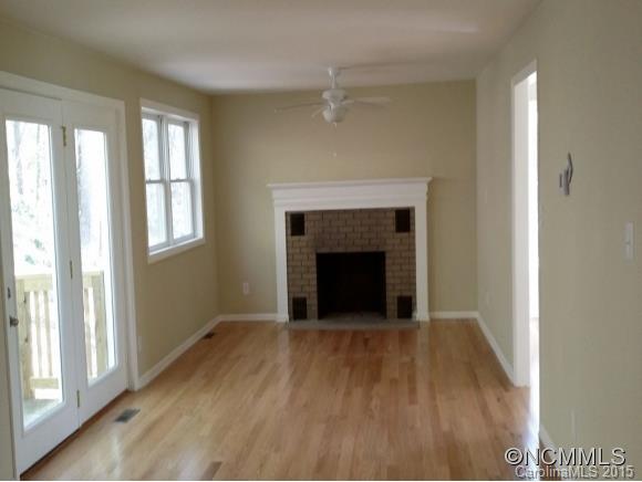 Property image 2 at 122 Solar Lane, Hendersonville, NC 28739