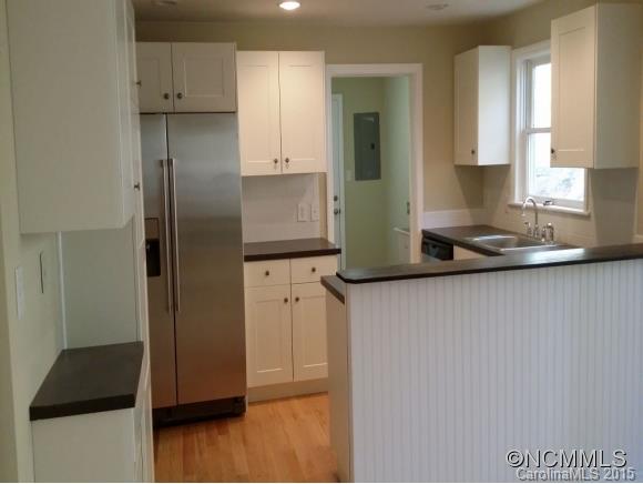 Property image 3 at 122 Solar Lane, Hendersonville, NC 28739