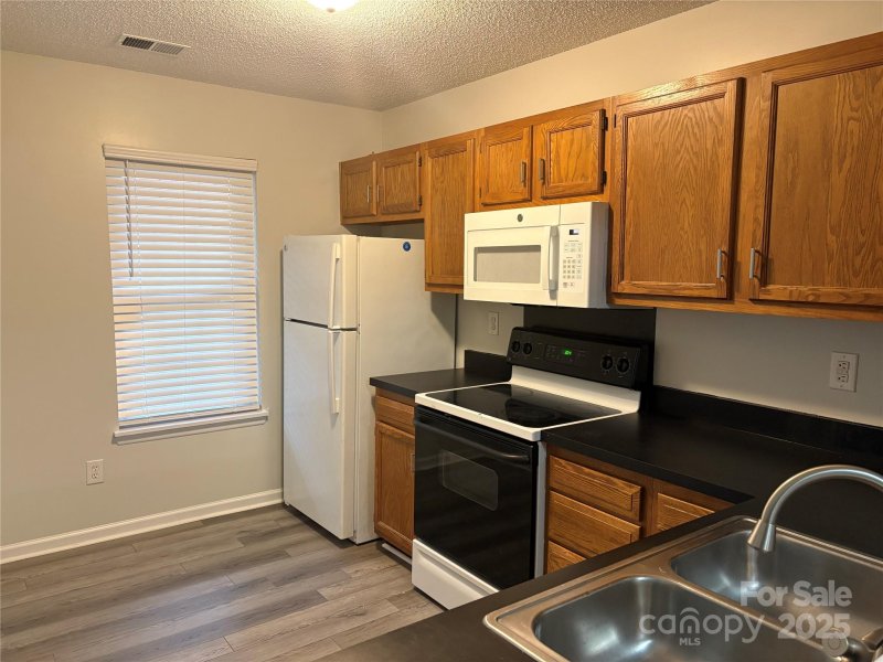 Property image 4 of 6410 Windsor Gate Lane in Windsor Grove, Charlotte, NC 28215