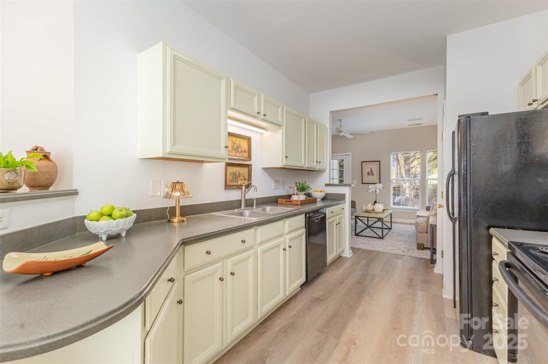 Property image 5 of 12327 Jessica Place in Prosperity Village, Charlotte, NC 28269