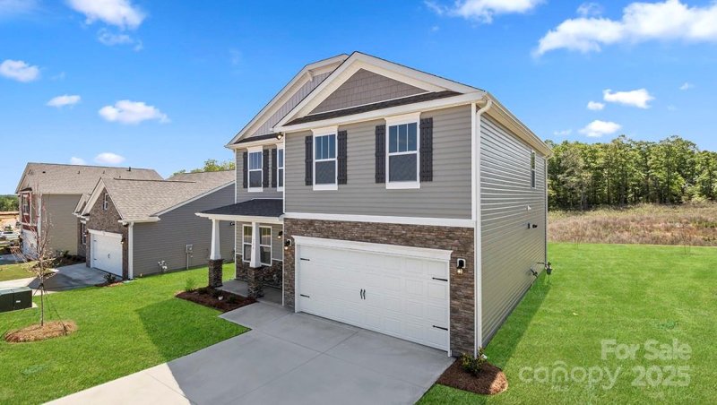 Property image 3 of 608 Country Oak Drive in Rydele Heights, Asheville, NC 28804