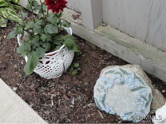 Property image 3 at 4 Lakemoor Lane, Hendersonville, NC 28739