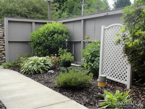 Property image 5 at 4 Lakemoor Lane, Hendersonville, NC 28739