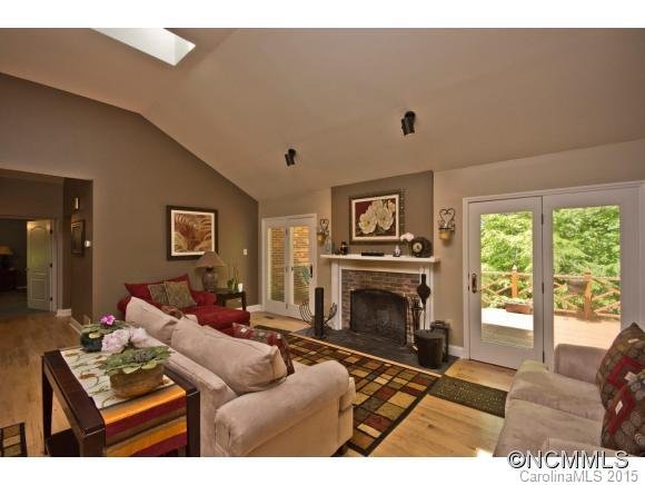 Property image 3 at 4 Tree Top Pl, Black Mountain, NC 28711