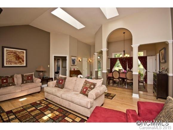 Property image 4 at 4 Tree Top Pl, Black Mountain, NC 28711