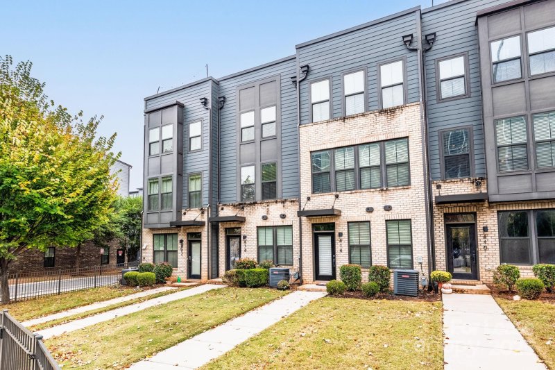 Property image 3 of 418 W Tremont Avenue in Tremont Square, Charlotte, NC 28203