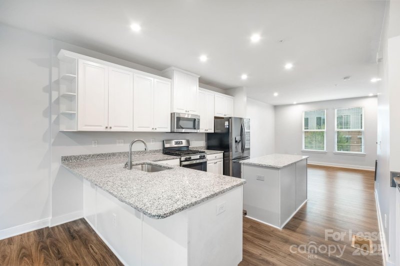 Property image 5 of 418 W Tremont Avenue in Tremont Square, Charlotte, NC 28203