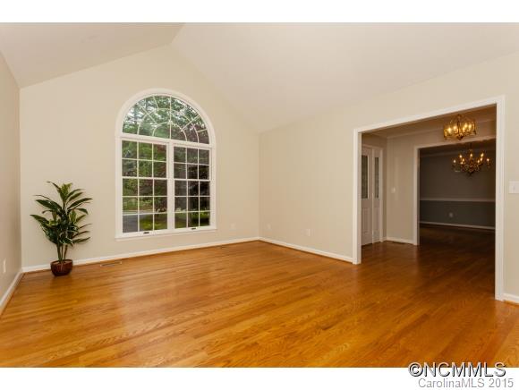 Property image 3 at 71 Oak Gate Drive, Hendersonville, NC 28739