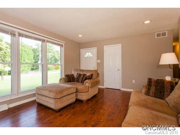 Property image 2 at 193 Mount Carmel Rd, Asheville, NC 28806