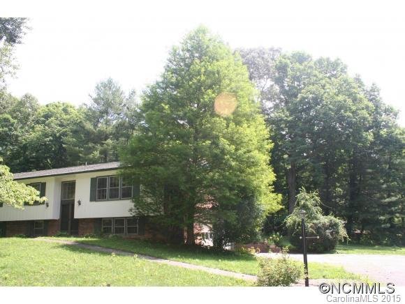 Property image 2 at 224 Castleton Lane, Hendersonville, NC 28791