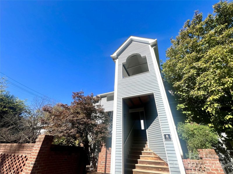 Property image 2 at 300 E Park Avenue, Charlotte, NC 28203